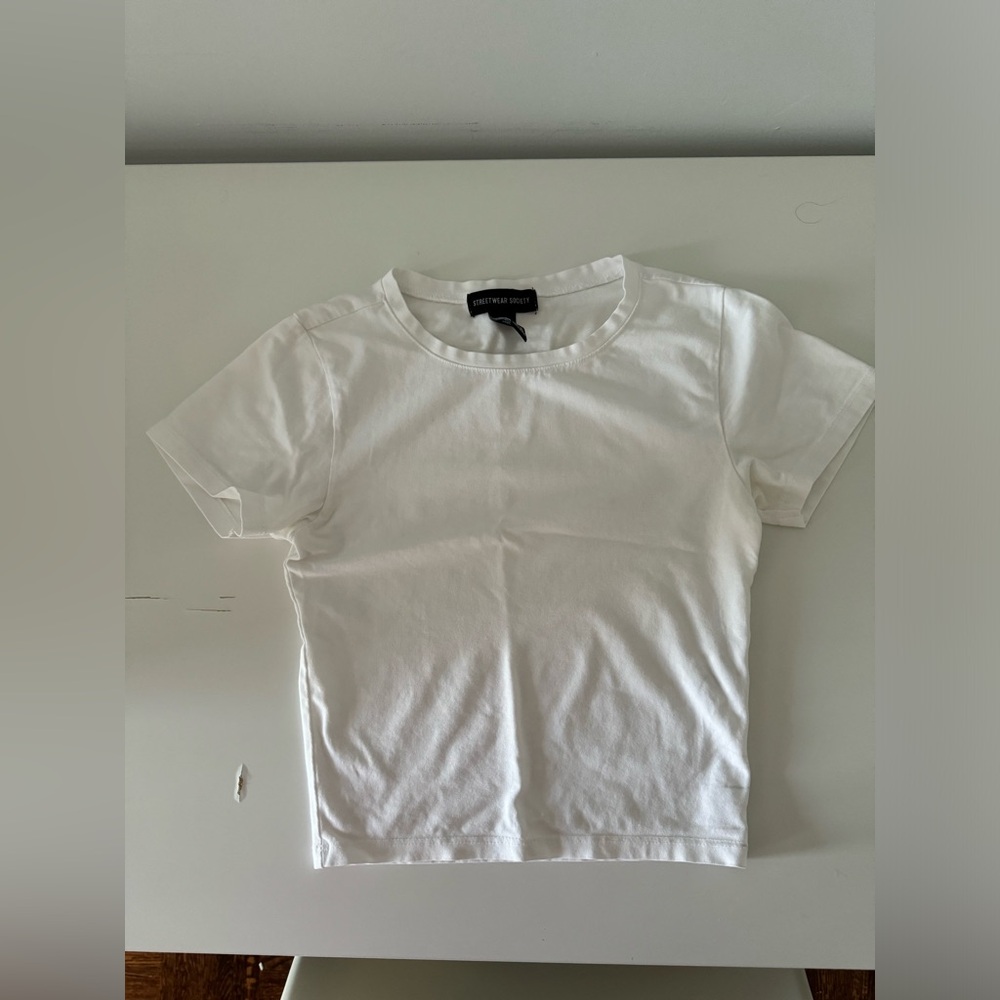 URBAN PLANET CROPPED WHITE TSHIRT SIZE SMALL